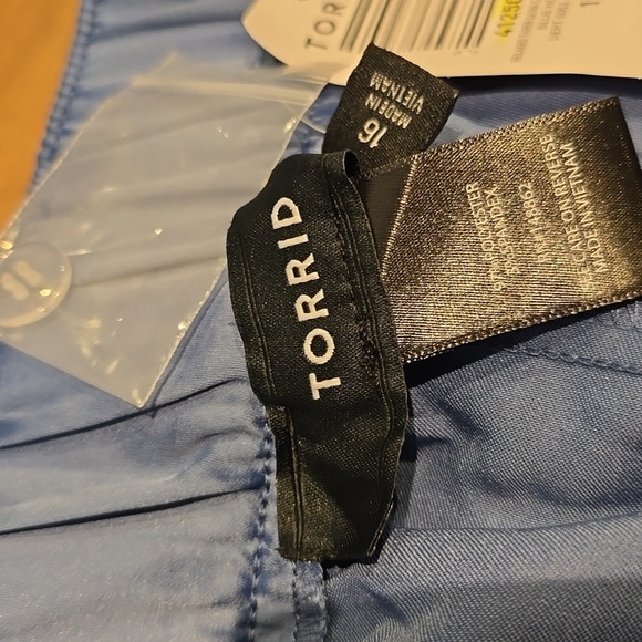 Torrid - Relaxed Taper Satin Cargo Pant in Blue Horizon​​​​ - Picture 6 of 12